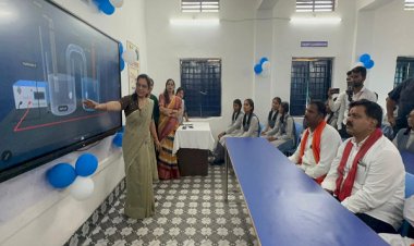 रायपुर : बच्चों के संग विद्यार्थी बने उपमुख्यमंत्री श्री विजय शर्मा