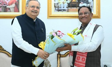 मुख्यमंत्री श्री विष्णु देव साय को विधानसभा अध्यक्ष डॉ. रमन सिंह ने नवीन विधानसभा भवन के लोकार्पण समारोह में शामिल होने का दिया आमंत्रण