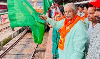 रायपुर : श्रद्धा और उल्लास से भरी स्पेशल ट्रेन से 850 श्रद्धालु हुए अयोध्या धाम के लिए रवाना, हुए भाव-विभोर