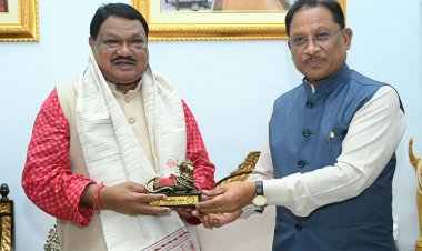 रायपुर : मुख्यमंत्री श्री साय से केंद्रीय जनजातीय कार्य मंत्री श्री जुएल ओराम ने की सौजन्य मुलाकात