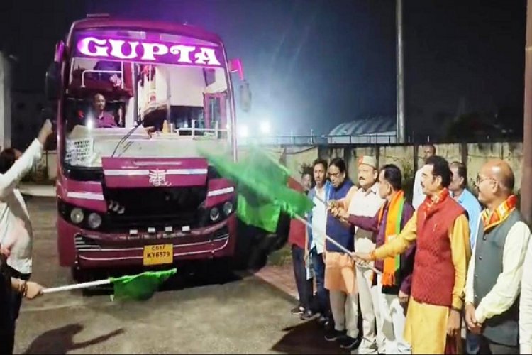 रायपुर : श्रीरामलला दर्शन योजना के तहत बस्तर जिले के 87 तीर्थ यात्रियों को किया गया रवाना