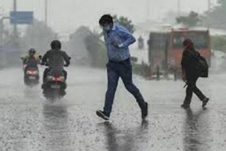 मॉनसून की विदाई के बाद भी बारिश का कोहराम