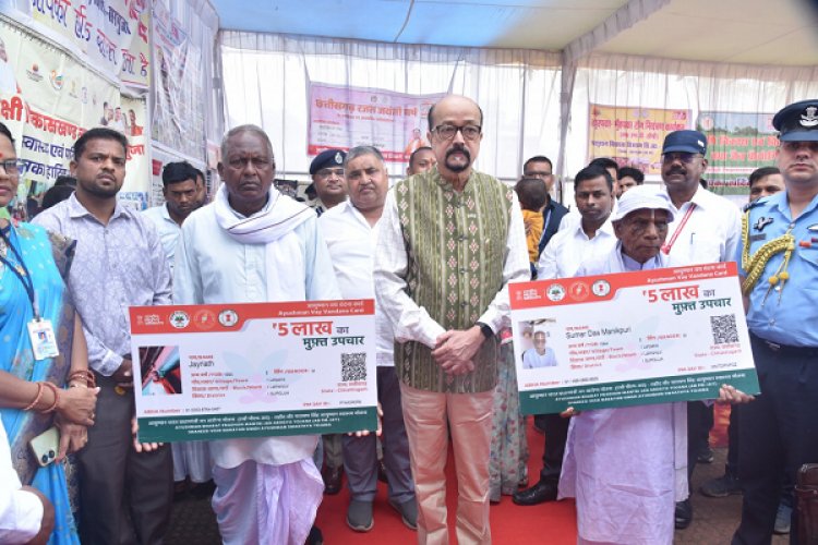 रायपुर : राज्यपाल श्री रमेन डेका ने पीएम आवास योजना के हितग्राहियों को किया सम्मानित