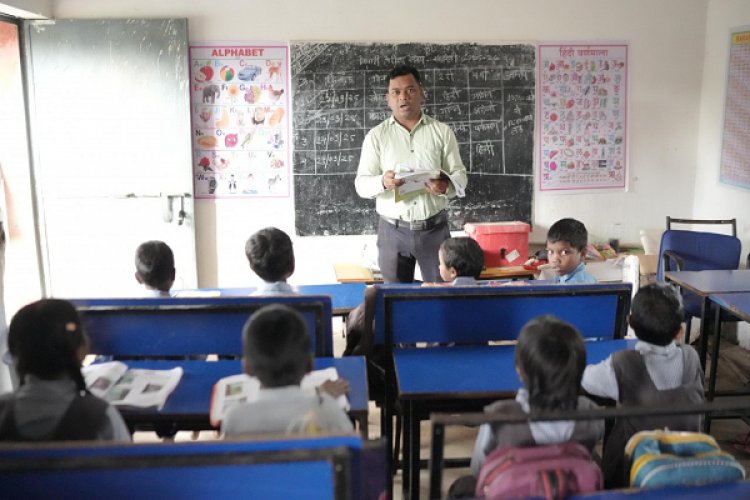 रायपुर : युक्तियुक्तकरण से डूबान क्षेत्र के विद्यालय को मिला नया शिक्षक