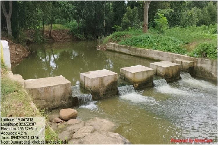 डुमरबहाल में चेक डेम निर्माण से स्थानीय किसानों की समस्या का हुआ समाधान