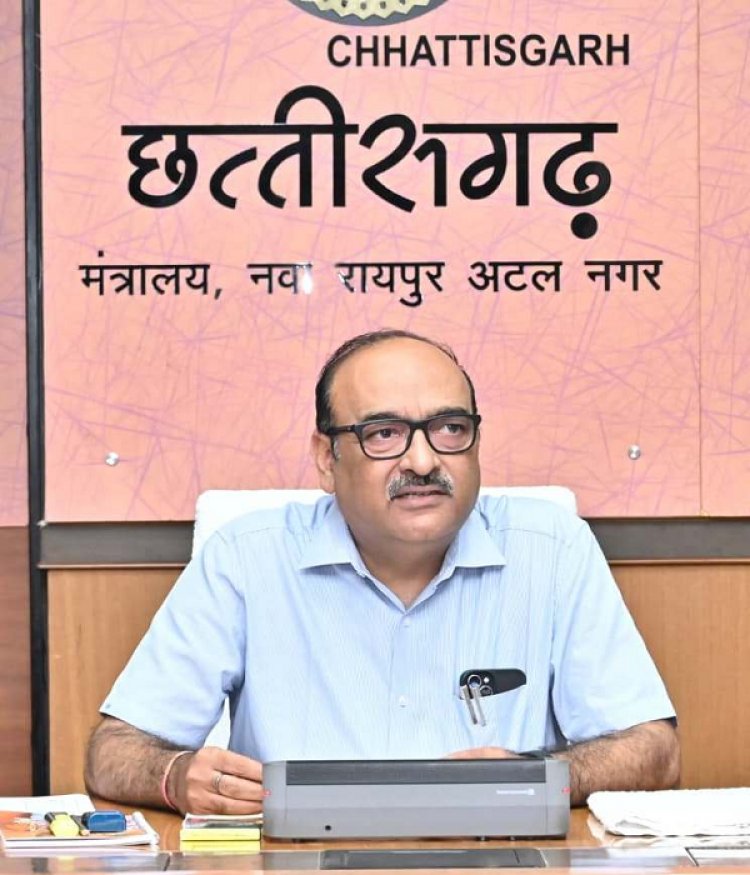 रायपुर : मुख्य सचिव श्री विकासशील ने उच्च स्तरीय बैठक में विभागीय सचिवों से विभागीय काम-काज की ली जानकारी