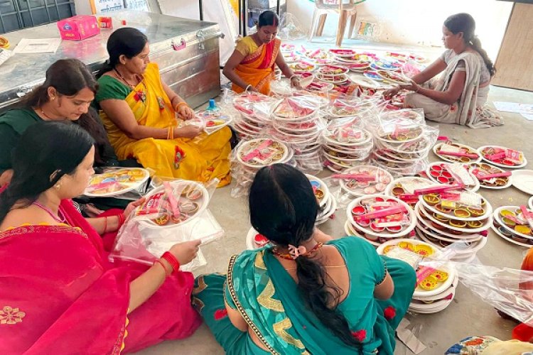 रायपुर : स्व-सहायता समूहों की मेहनत में रंग भर रहा है बिहान बाजार