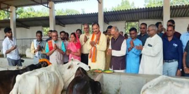 गोवर्धन पूजा हमारी संस्कृति का आधार, गोवंश संरक्षण से ही सशक्त होगा ग्रामीण भारत : स्वास्थ मंत्री