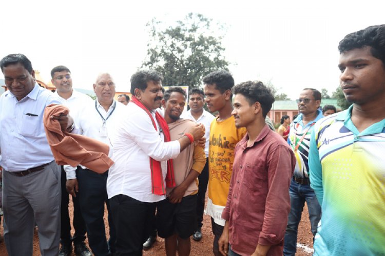 रायपुर : उप मुख्यमंत्री श्री शर्मा ने सुदूर वनांचल ग्राम कच्चापाल में बस्तर ओलंपिक 2025 का किया शुभारंभ