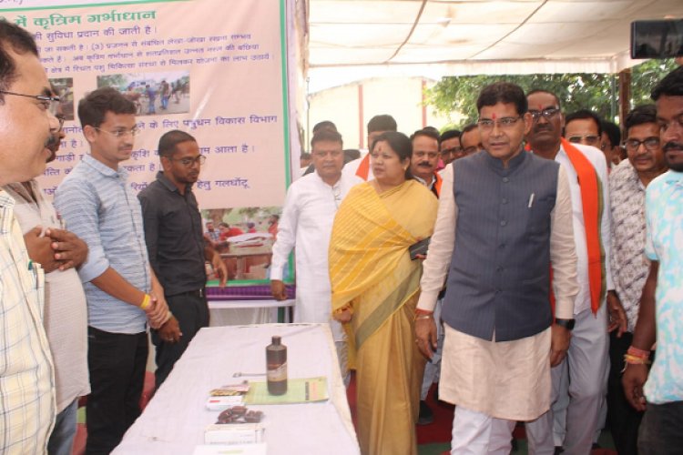 रायपुर : 'किसान हैं विकसित भारत की रीढ़, तिलहन उत्पादन से बढ़ेगी आत्मनिर्भरता' — मंत्री श्री टंक राम वर्मा