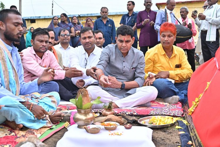 रायपुर : ग्रामीणों का जीवन स्तर ऊंचा होने से ही बनेगा विकसित छत्तीसगढ़-मंत्री श्री टंक राम वर्मा