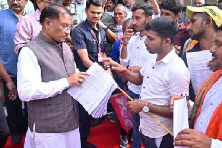 मुख्यमंत्री साय ने बगिया में जनदर्शन में सुनी आमजनों की समस्याएं