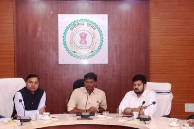 अधिकारी सहकारी समितियों का भौतिक सत्यापन करें सुनिश्चित : कलेक्टर