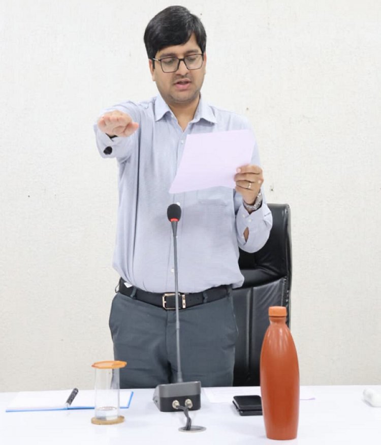 सतर्कता जागरूकता सप्ताह के तहत इन्द्रावती सभाकक्ष में कलेक्टर ने दिलाई सत्यनिष्ठा की शपथ