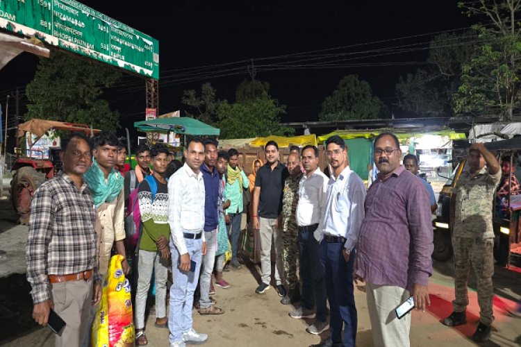 रायपुर : दलाल के चंगुल से छूटे 18 मजदूर