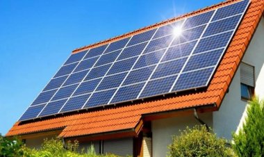 पीएम सूर्य घर योजना में घूसखोरी: संविदा कर्मचारी बर्खास्त, जेई निलंबित