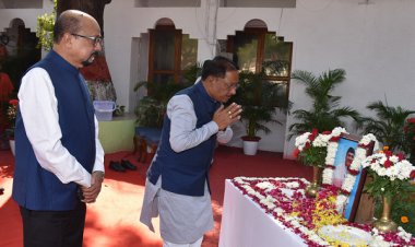 रायपुर : उप राष्ट्रपति, राज्यपाल एवं मुख्यमंत्री ने भारत रत्न डॉ. भूपेन हजारिका की पुण्यतिथि पर उन्हें किया नमन