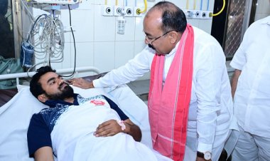 रायपुर : उप मुख्यमंत्री श्री अरुण साव रेल हादसे में घायल लोगों से मिले