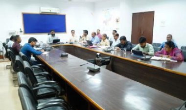 राजस्व प्रकरणों का शत-प्रतिशत निराकरण समय सीमा में सुनिश्चित करें : कलेक्टर