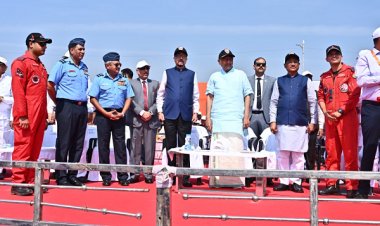 रायपुर : राज्योत्सव पर वायु सेना की टीम का रोमांचक एयर शो, सेंध जलाशय के ऊपर आसमां में गूंजा 'जय जोहार' और 'छत्तीसगढ़िया सबले बढ़िया'