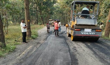 कारीआम-बसंतपुर और गौरेला-वेंकटनगर मार्ग में चल रहा बीटी पेच रिपेयर