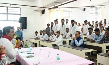 रायपुर : चिकित्सकों के लिए मानव स्वास्थ्य सेवा से बढ़कर, कोई खुशी और आनंद नहीं - उप मुख्यमंत्री श्री विजय शर्मा