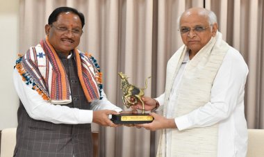 रायपुर : मुख्यमंत्री श्री विष्णु देव साय ने गांधीनगर में गुजरात के मुख्यमंत्री श्री भूपेंद्र पटेल से की सौजन्य भेंट