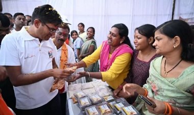 तमनार के स्वामी आत्मानंद विद्यालय परिसर में हुआ स्वदेशी मेला का आयोजन