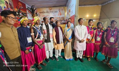 रायपुर : जनजातीय गौरव दिवस 2025 : राष्ट्रपति श्रीमती द्रौपदी मुर्मू ने जशक्राफ्ट के उत्पादों की सराहना