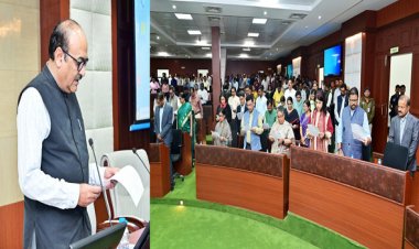 रायपुर : संविधान दिवस पर मंत्रालय में मुख्य सचिव ने मंत्रालयीन अधिकारियों को भारत के संविधान उद्देशिका का कराया सामूहिक वाचन