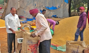 रायपुर : सुगम धान खरीदी से निश्चिंत किसान संतराम ने शासन-प्रशासन को दिया धन्यवाद