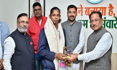 रायपुर : मुख्यमंत्री श्री साय ने महिला कबड्डी विश्व कप की स्टार खिलाड़ी संजू देवी को दी बधाई