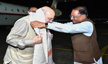 रायपुर : केंद्रीय गृह मंत्री श्री अमित शाह का स्वामी विवेकानंद विमानतल पर मुख्यमंत्री श्री विष्णु देव साय ने किया आत्मीय स्वागत