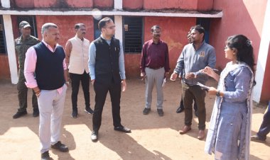अम्बिकापुर : कलेक्टर एवं जिला पंचायत सीईओ ने छात्रावास, आंगनबाड़ी केंद्रों और निर्माण कार्यों का किया निरीक्षण