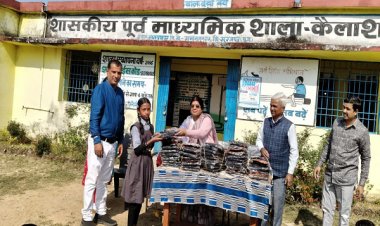 सूरजपुर : कैलाशपुर स्कूल में 42 छात्र-छात्राओं को स्वेटर वितरण