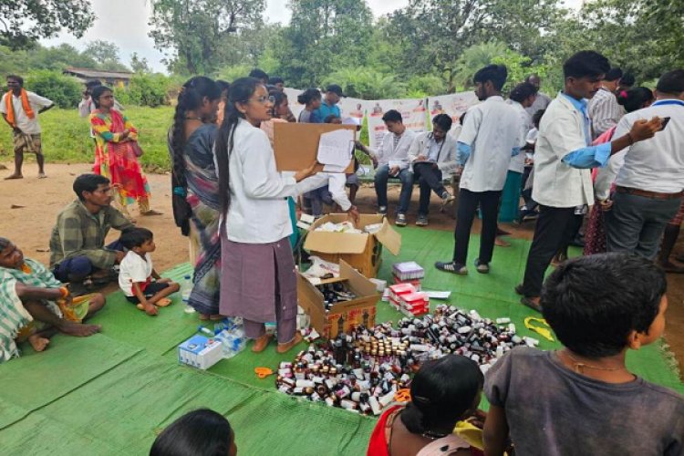 बीजापुर में विकास की दस्तक: माओवाद प्रभावित क्षेत्र के 7 गांवों में पहली बार लगा मेगा हेल्थ कैंप