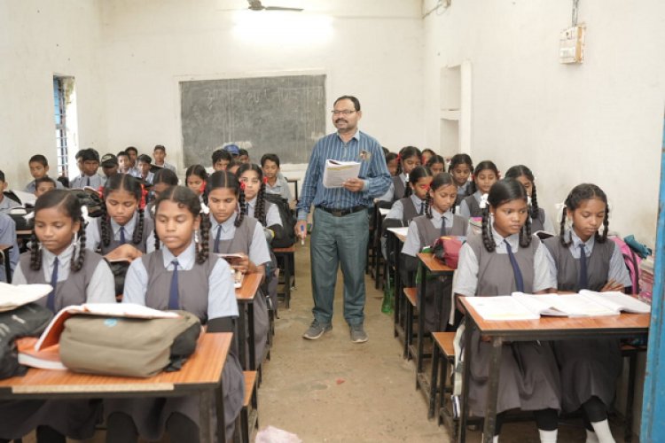 रायपुर : युक्तियुक्तकरण नीति से विद्यार्थियों तक पहुँच रही शिक्षकों की विशेषज्ञता का लाभ