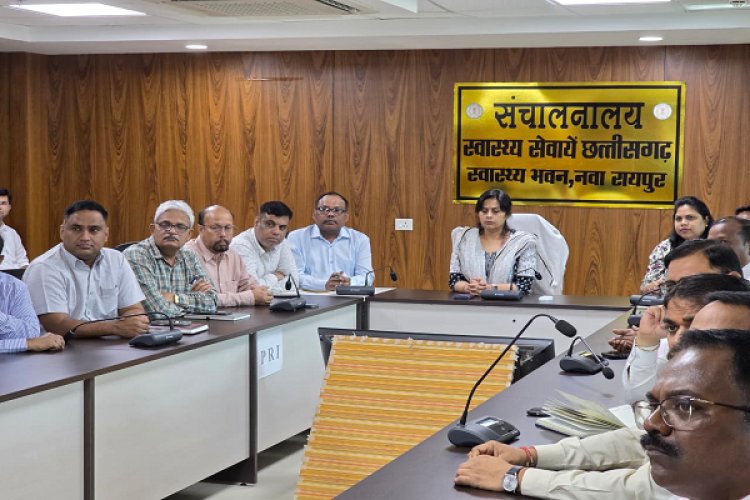 रायपुर : राष्ट्रगीत के 150 वर्ष : वंदे मातरम् के 150 वर्ष पूर्ण होने पर पूरे देश के साथ संचालनालय स्वास्थ्य में भी गूंजा राष्ट्रगीत