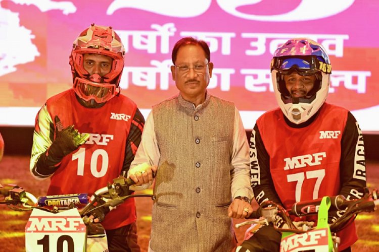 रायपुर : राष्ट्रीय सुपरक्रॉस बाइक रेसिंग चैंपियनशिप-2025 का रोमांच रायपुर में : मुख्यमंत्री श्री विष्णु देव साय ने बढ़ाया युवाओं का हौसला