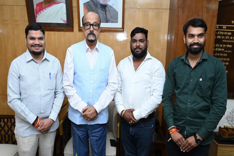 रायपुर : राज्यपाल श्री रमेन डेका से भारोत्तोलन संघ के पदाधिकारियों ने की मुलाकात