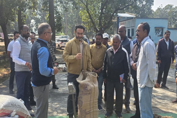 रायपुर : सचिव डॉ. कमलप्रीत सिंह ने धान खरीदी केंद्रों का किया निरीक्षण