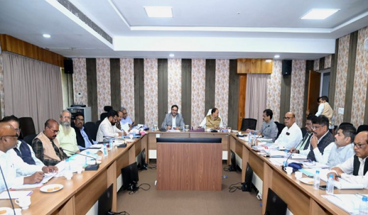 रायपुर : अनुबंधित समय-सीमा में काम नहीं करने वाले ठेकेदारों को डिग्रेड व टर्मिनेट किया जाएगा