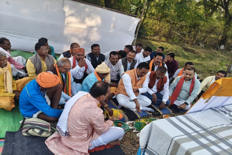 रायपुर : सैगोना में मुख्यमंत्री गौरव पथ योजना के तहत 41.65 लाख रूपए की लागत की सड़क का भूमिपूजन सम्पन्न