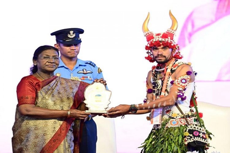 रायपुर : लोक कला महोत्सव में लिंगों घोटुल मांदरी नृत्य दल प्रथम कोण्डागांव जिले का बढ़ाया मान