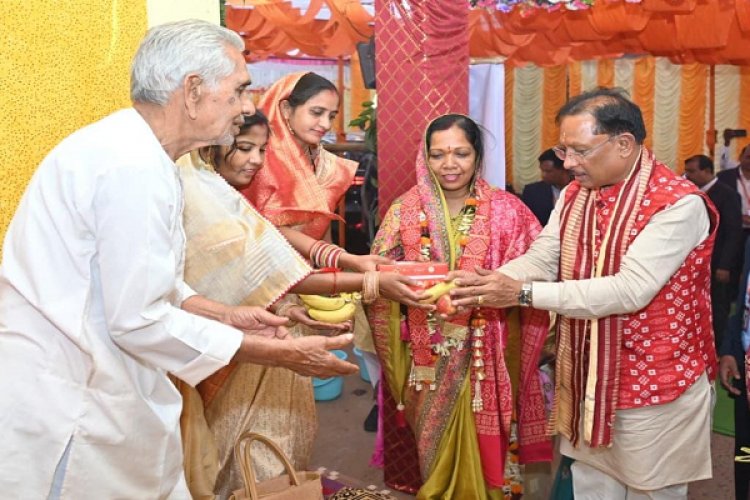 रायपुर : मुख्यमंत्री श्री विष्णुदेव साय बसना सलखण्ड में मां महालक्ष्मी पूजन कार्यक्रम में हुए शामिल