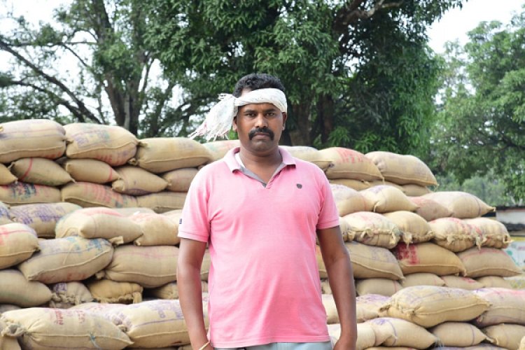 रायपुर : खरीफ विपणन वर्ष 2025-26 : युवा किसान सूरजूराम ने बेचा 41 क्विंटल धान