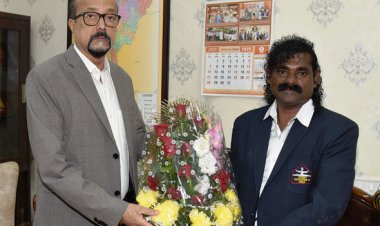 रायपुर : राज्यपाल श्री डेका से वुशु एसोसिएशन के महासचिव ने की भेंट