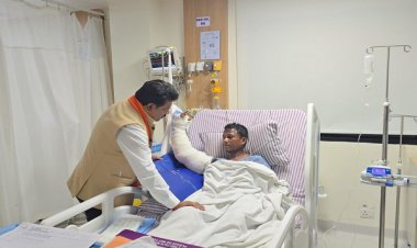 रायपुर : उपमुख्यमंत्री श्री विजय शर्मा ने आईईडी ब्लास्ट में घायल पुलिस जवानों से अस्पताल में की मुलाकात