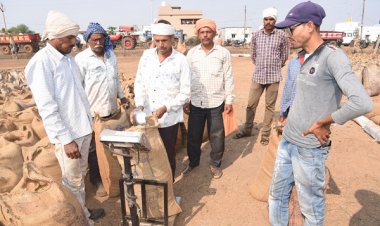 रायपुर : सरल और पारदर्शी धान खरीदी प्रक्रिया से खुश किसान भूपेश सिंह ने व्यवस्था पर जताया आभार