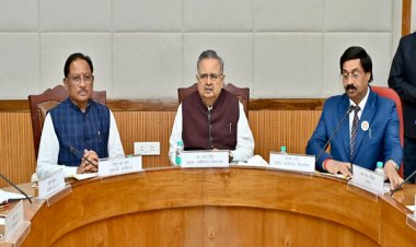 रायपुर : विधानसभा अध्यक्ष डॉ रमन सिंह की अध्यक्षता में आज यहां विधानसभा के समिति कक्ष में कार्य मंत्रणा समिति की बैठक आयोजित की गई